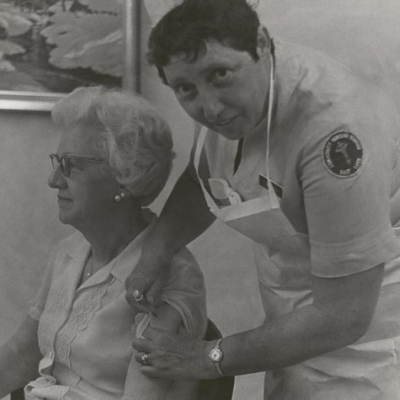 Nurse+Giving+Elderly+Woman+a+Shot